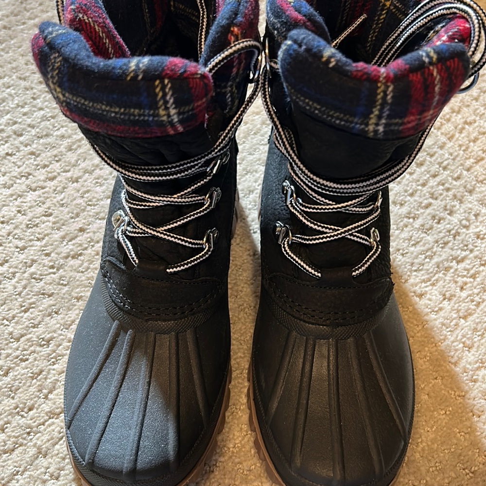 Women’s JCrew perfect winter boots with plaid. Brand new, never worn. Size 7